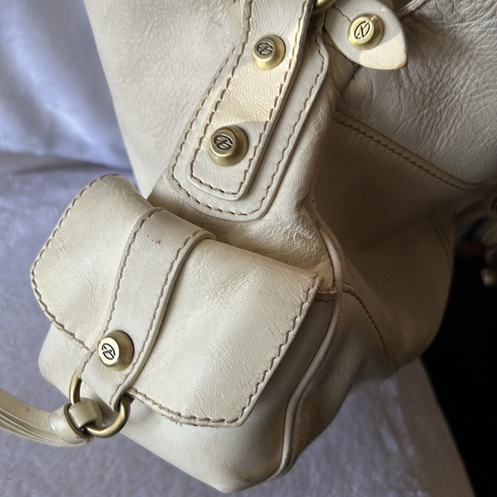 Cream Leather Shoulder Bag with Brass Hardware - Picture 15 of 16